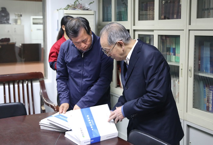 國醫(yī)大師、山西中醫(yī)學(xué)院教授王世民先生到藥都制藥集團(tuán)參觀考察