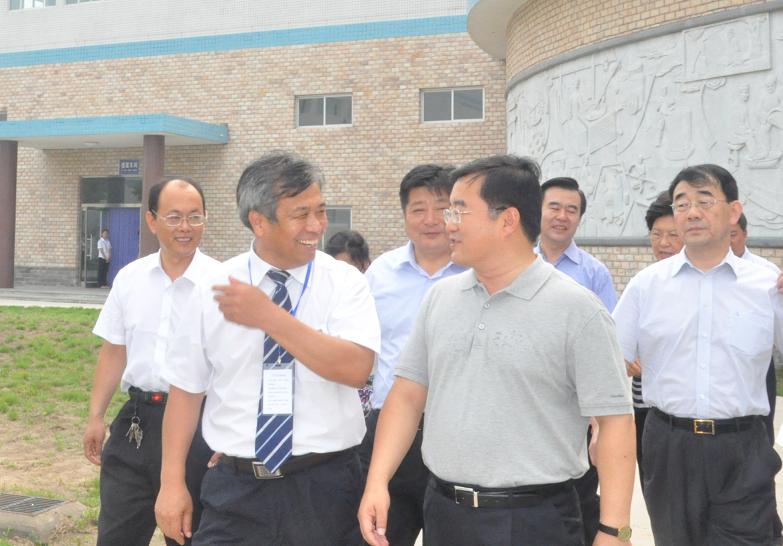 河北省人民政府省長(zhǎng)張慶偉來藥都集團(tuán)視察工作