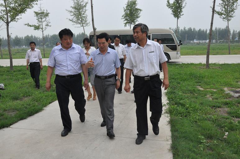 河北省委常委、副省長(zhǎng)聶辰席來藥都集團(tuán)視察指導(dǎo)工作